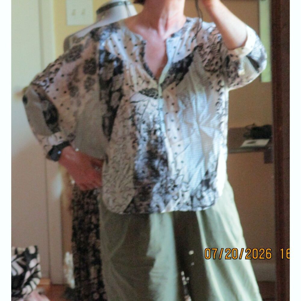 Anthropologie Maeve Black Gray Patchwork Rayon Print Blouse Boho Dolman Sleeve S